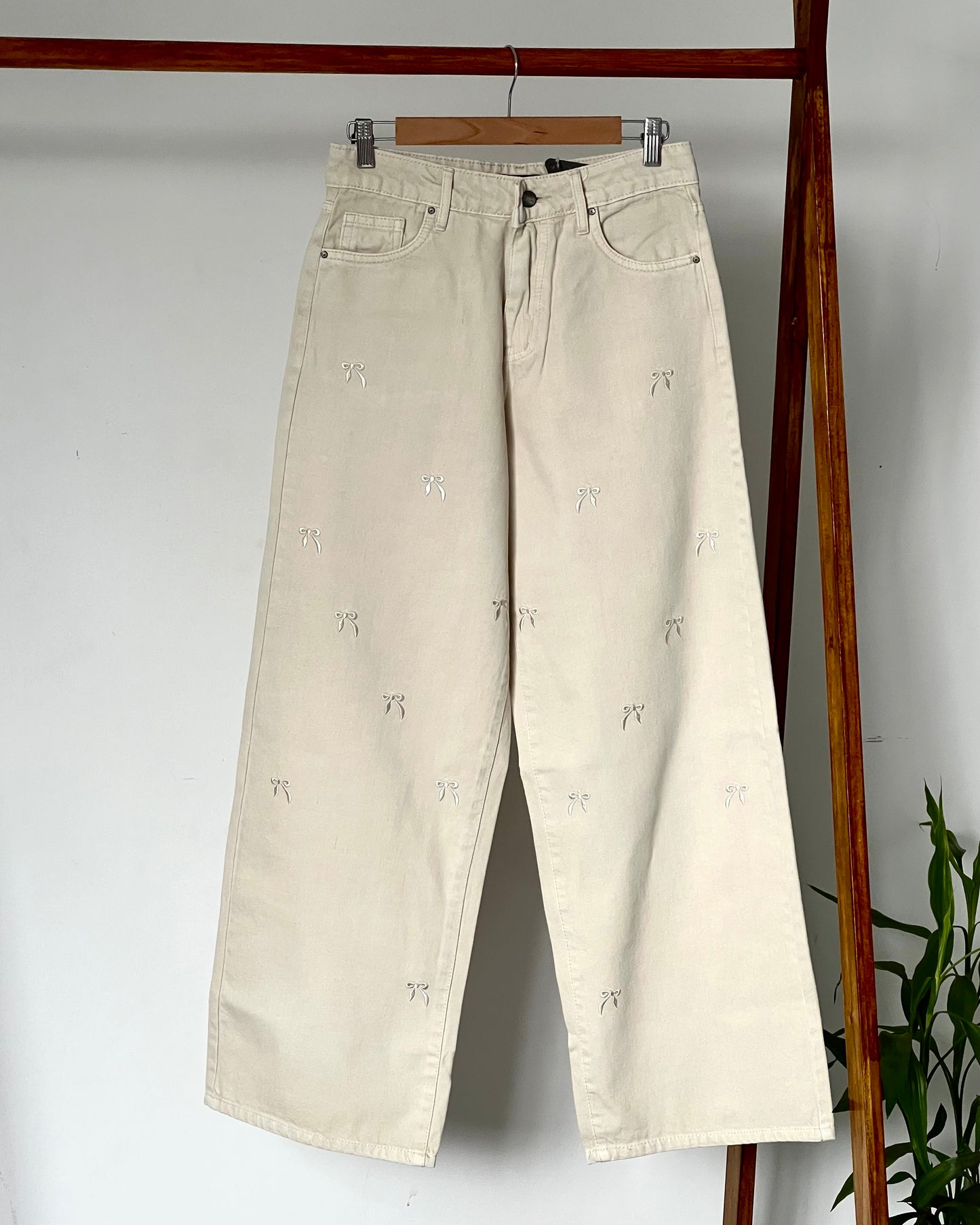Light blue bow jean