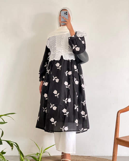 Black & white floral machine embroidery dress with lace