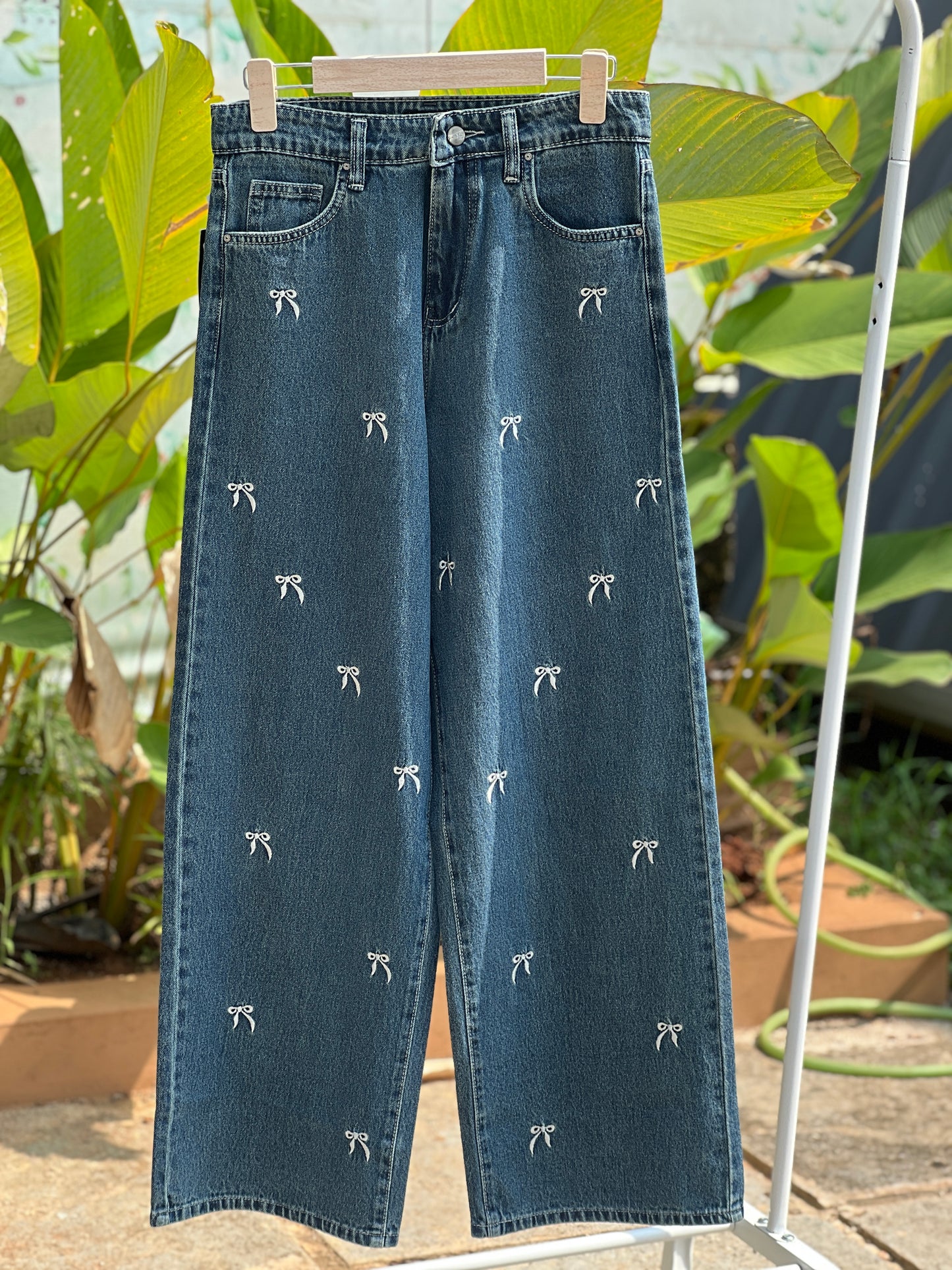 Bow embroidery straight fit jean