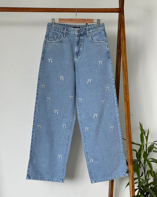 Light blue bow jean